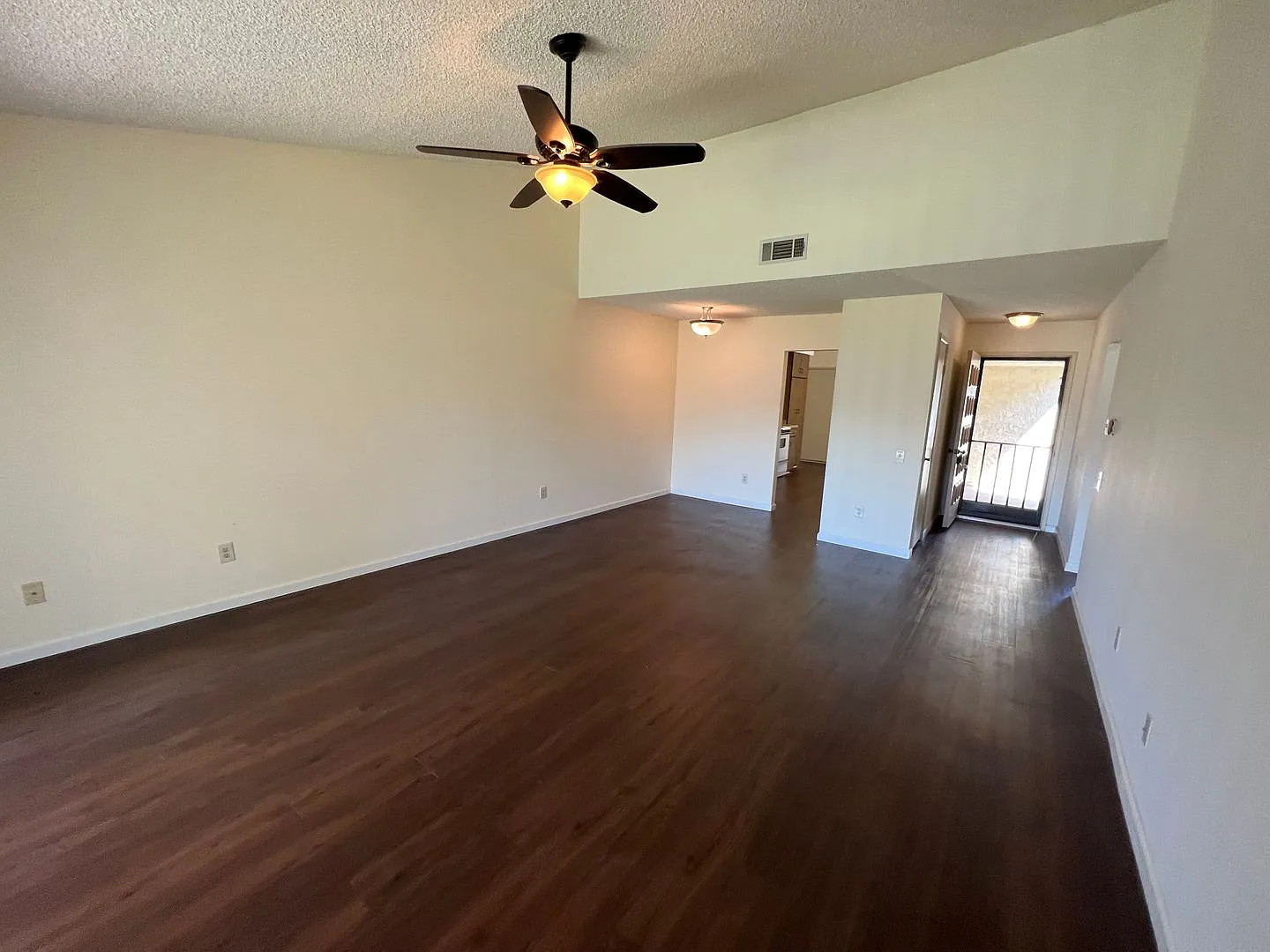 Nice Coronado II model home in Leisure Village 55+ Living — Photo 4