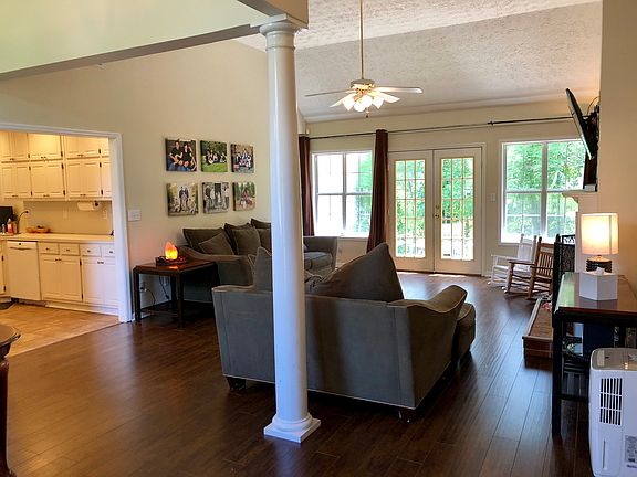 3rd image of 1404 Aberdeen Ct