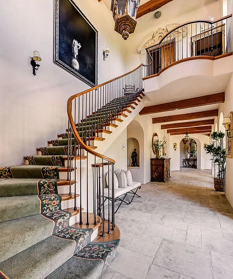 1550 Amalfi Dr — Photo 16
