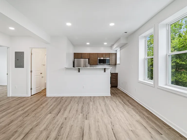 303 Seaton Pl NE #4 — Photo 9