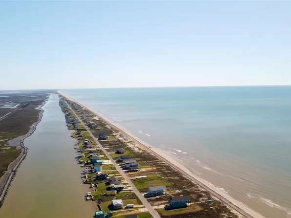 127 Marina Dr, Sargent, TX 77414