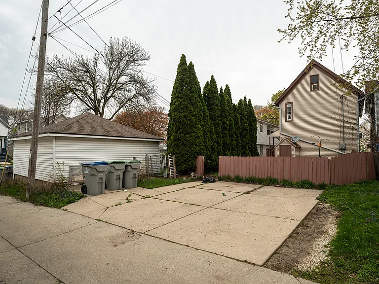 305 E Clarence St #A — Photo 24