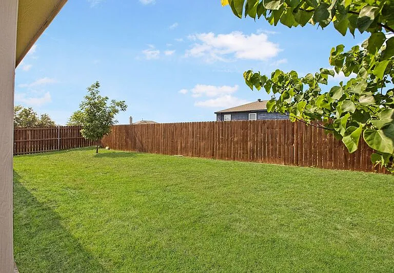 2309 Mallard Dr — Photo 2