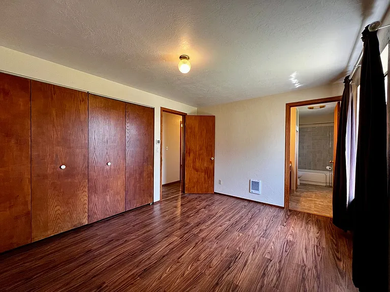 7410 W Walnut St — Photo 17