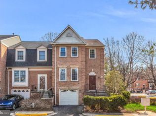 1 Taveshire Ct, Bethesda, MD 20817