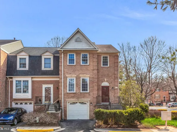 1 Taveshire Ct, Bethesda, MD 20817