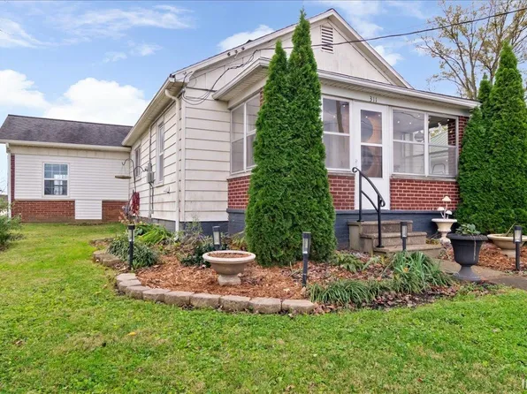 311 E 12th St, Huntingburg, IN 47542