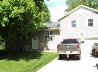 1311 Saint Marys Dr, Warsaw, IN 46580