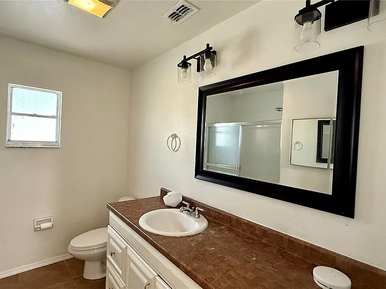 202 Century Blvd #D — Photo 9