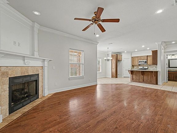3rd image of 1610 Oakwood Ave