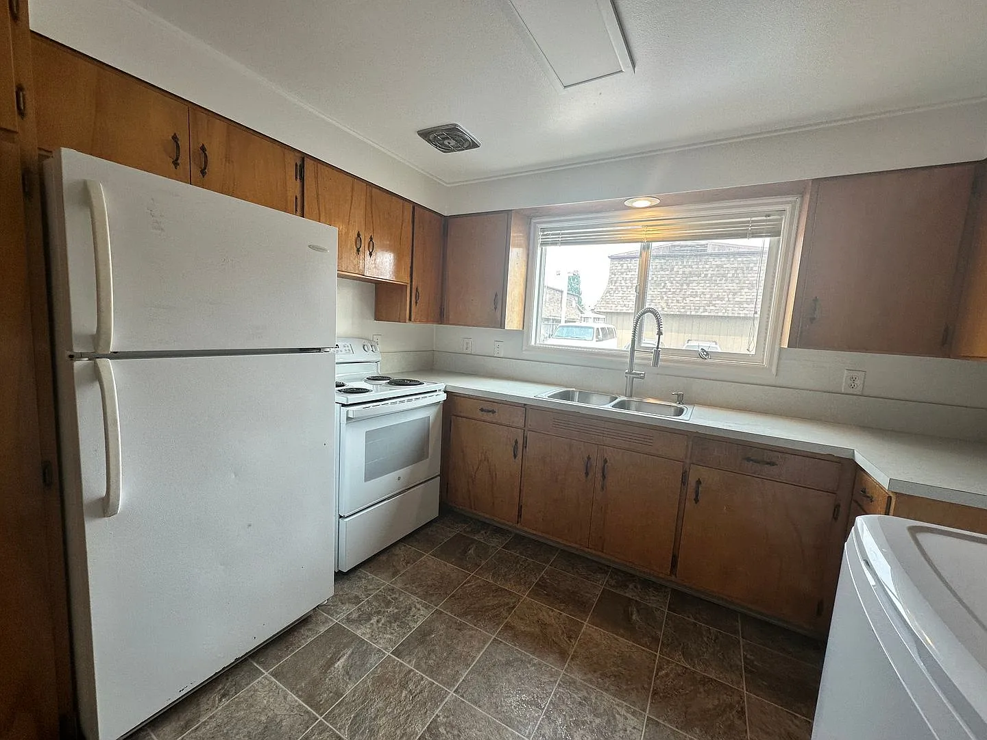1561 NW Highland Dr. — Photo 3