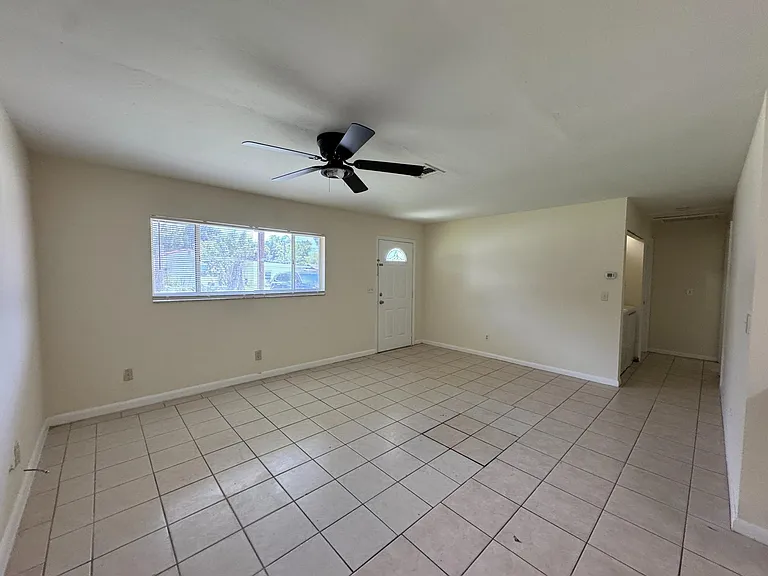 546 San Bernardino St — Photo 2