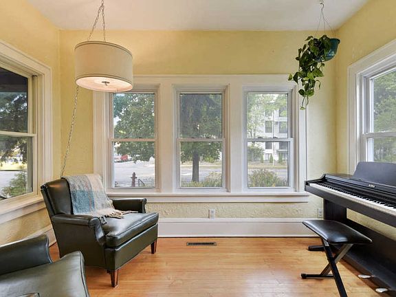 5th image of 3001 E Franklin Ave