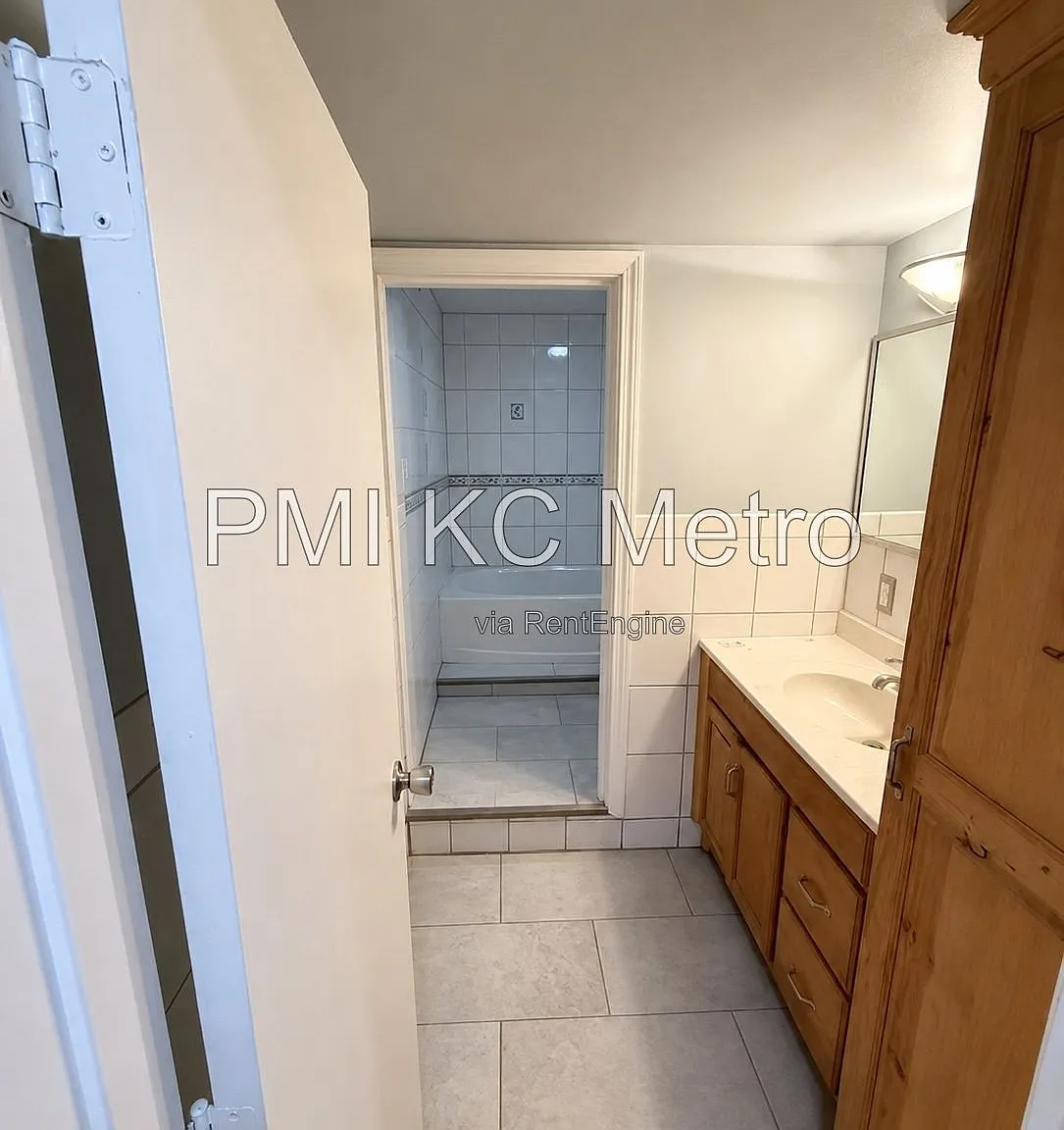 4 bed, 2.0 bath, 1200 sqft, $1,675 — Photo 3
