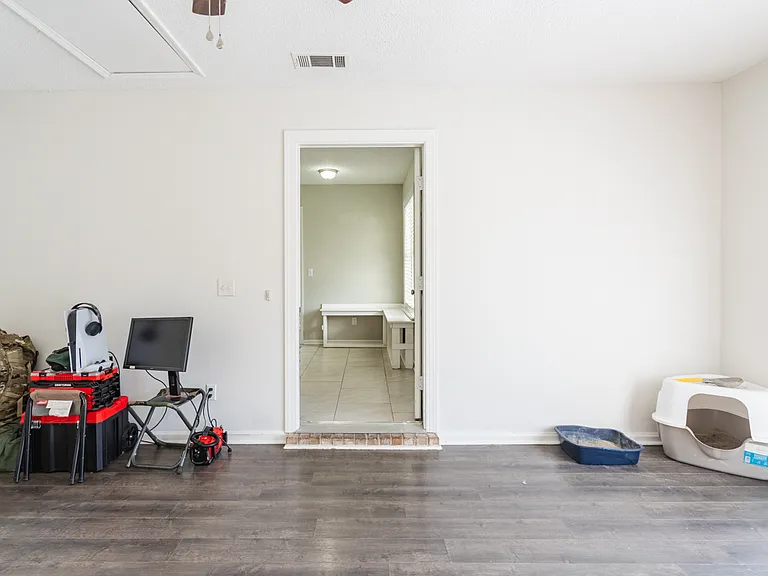 42 Jessica Ct — Photo 2