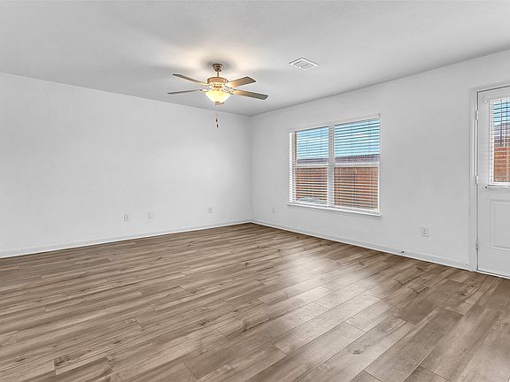 3rd image of 3083 Chillingham Dr