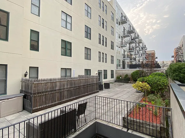 915 Madison St #6C — Photo 19