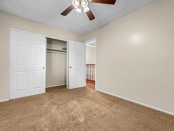 5th image of 1053 Glen Molly Dr