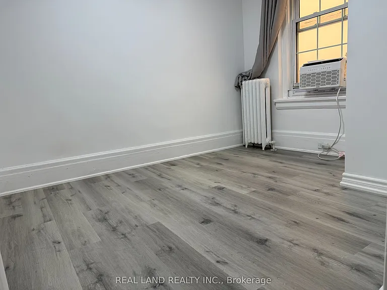 31 King St E #3 — Photo 11