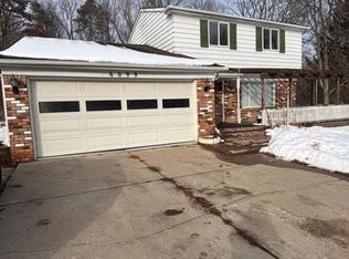 6099 Brookwood Dr, Burton, MI 48509