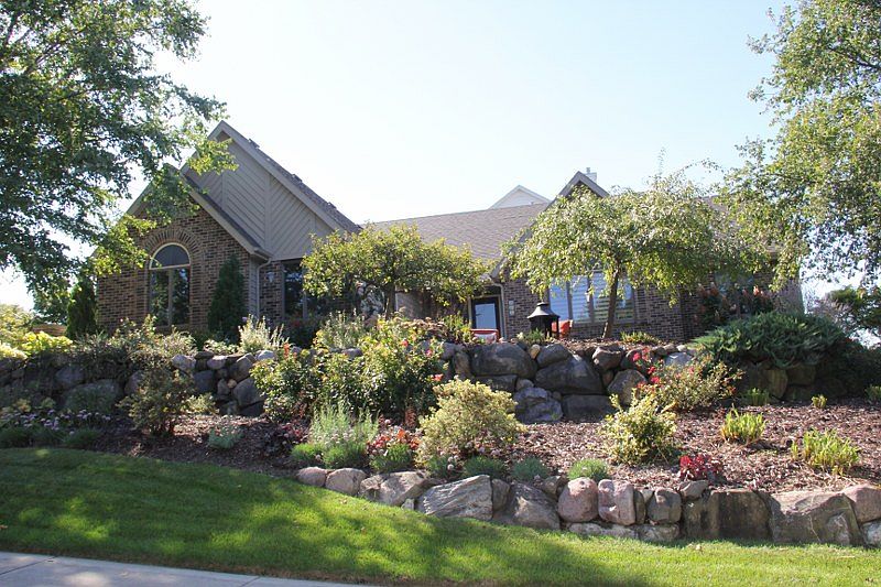 1st image of 731 Willow Ln
