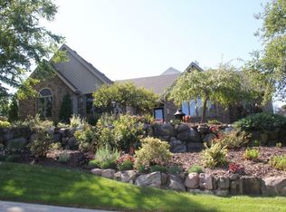 731 Willow Ln, Hartford, WI 53027