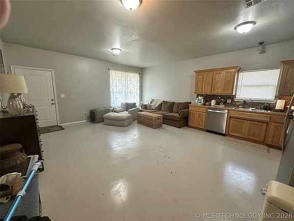 3rd image of 300 E 17th St