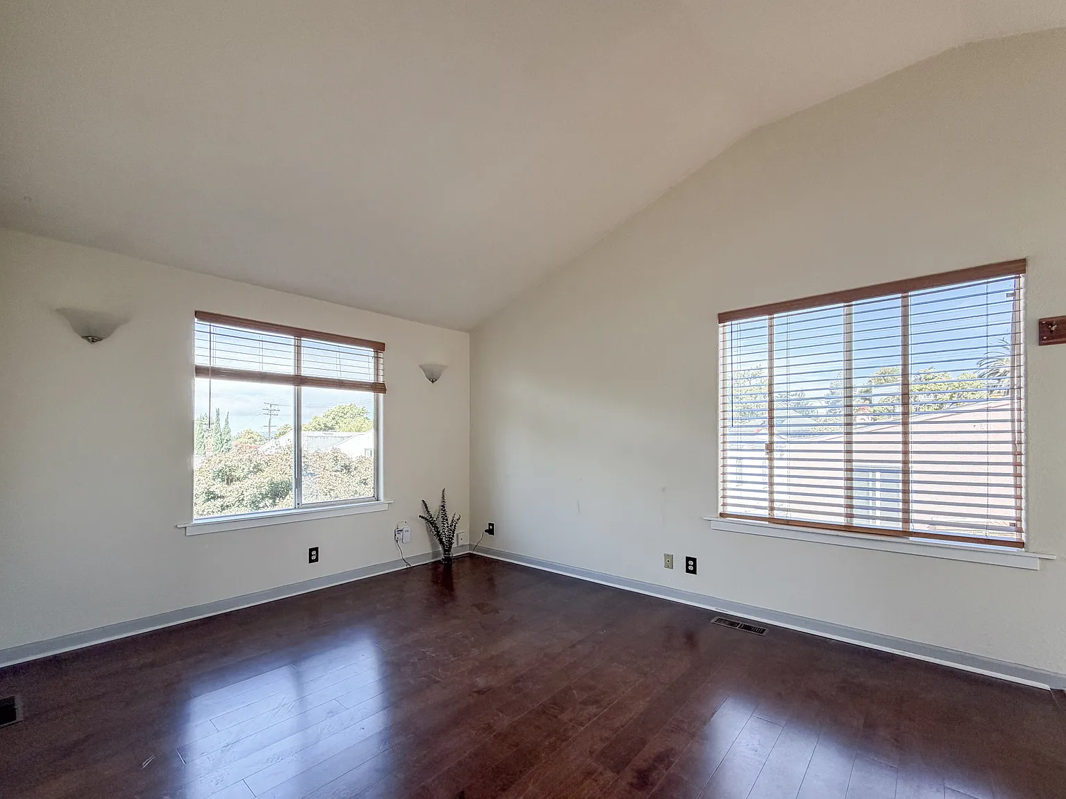 2 bed, 700 sqft, $2,600 — Photo 4