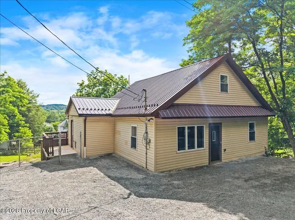 141 Harris St, Dallas, PA 18612