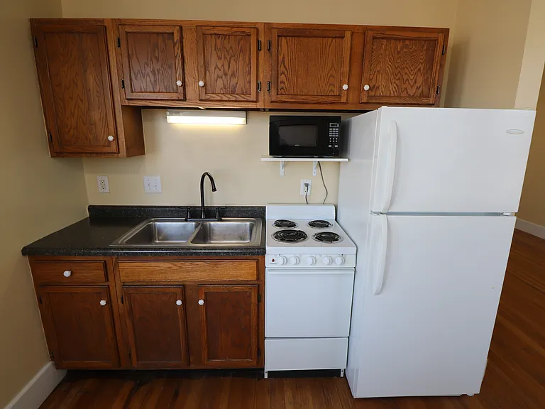 Historic Apartment Building — Photo 14