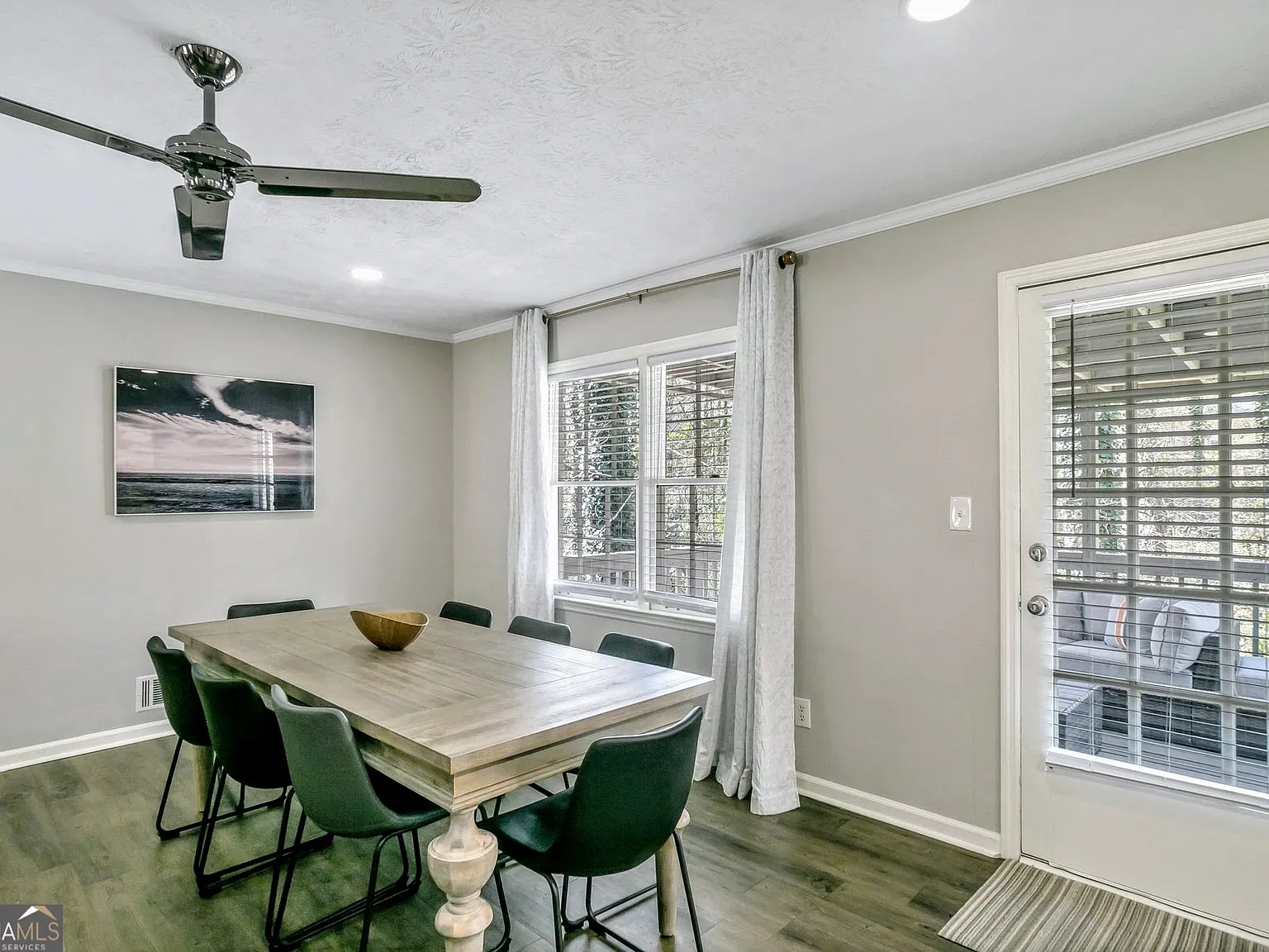 4 bed, 2.5 bath, 2000 sqft, $5,200 — Photo 4