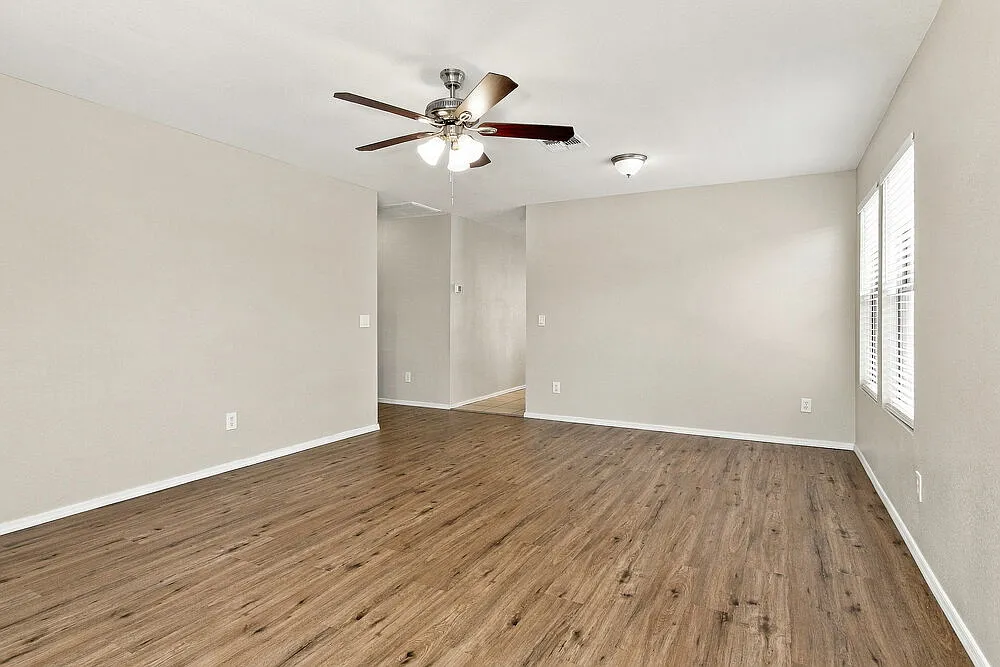3 bed, 2.0 bath, 1548 sqft, $2,010 — Photo 4