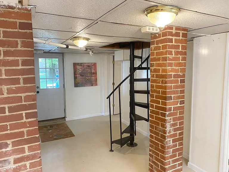 1611 Wright Ave — Photo 14