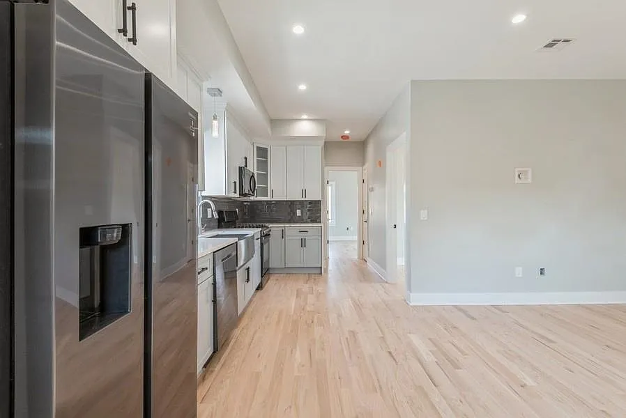 2 bed, 1.0 bath, 900 sqft, $2,500 — Photo 4