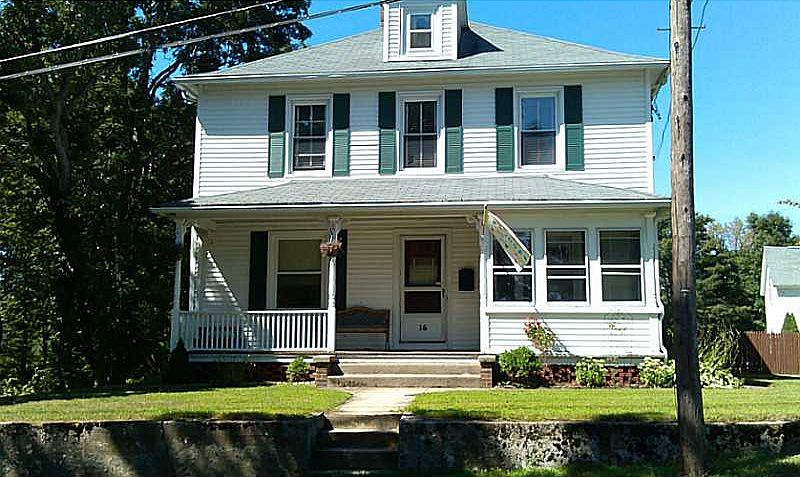 1st image of 16 Parker St