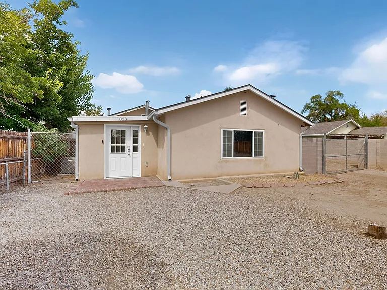 823 San Lorenzo Ave NW — Photo 3