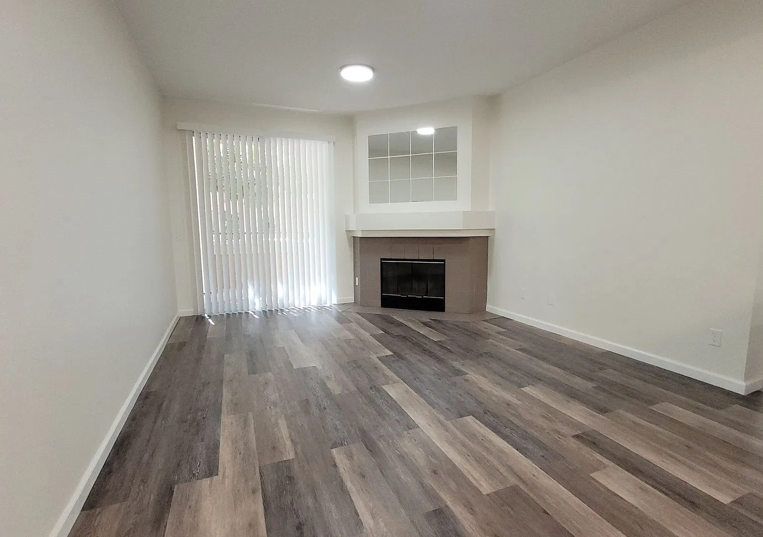 River Colony townhome - centrally located — Photo 4