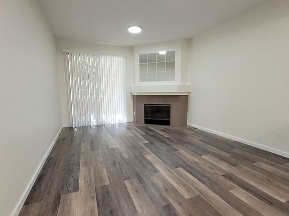4th image of 2050 Camino De La Reina Unit 107