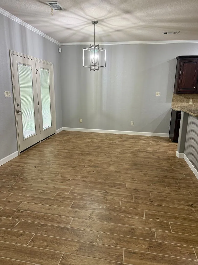 Beautiful 3 Bedroom and 2 Bathroom House — Photo 4