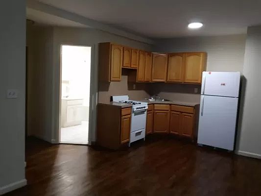 3rd image of 388 17th St APT 1F