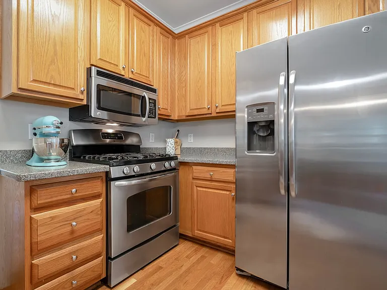 100 Spring Valley Ln — Photo 8