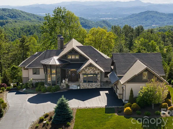 31 Bear Tree Ct, Hendersonville, NC 28792