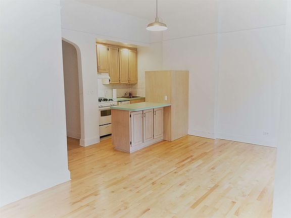 4th image of 284 Sterling Pl APT 2