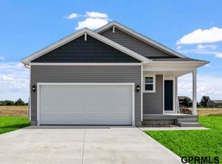 9508 Reynolds St, Omaha, NE 68122