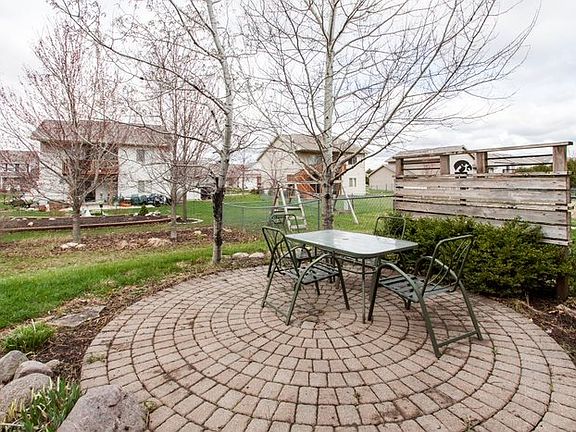 3rd image of 1335 Logan Ct