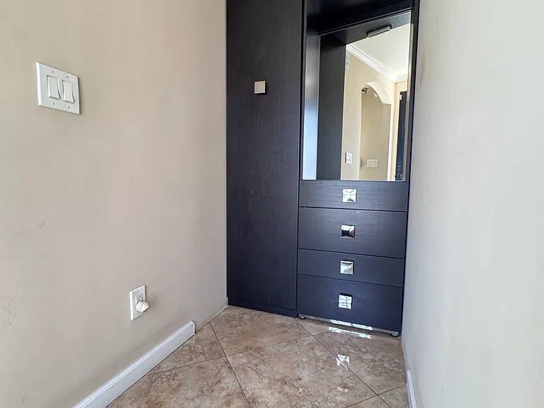 10500 Jordan Ave — Photo 7
