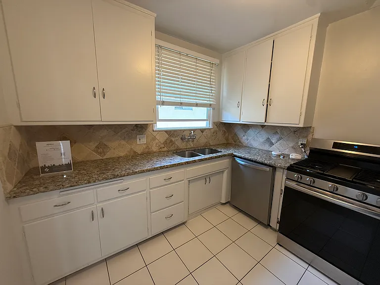1222 McClellan Dr #8 — Photo 7