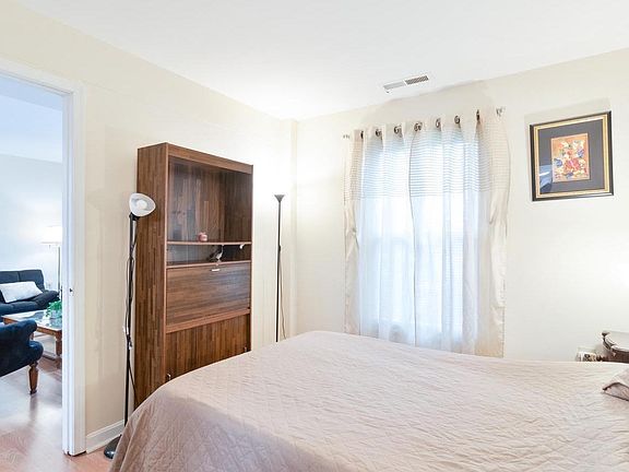 4th image of 21 Canterbury Sq APT 102