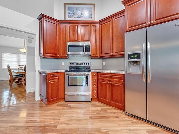 4th image of 3291 Overlook Road