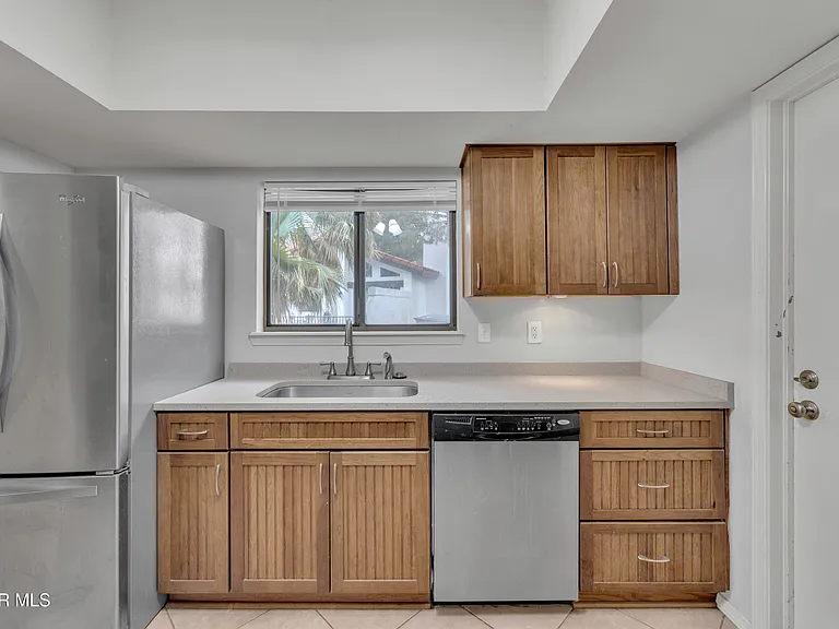 620 Lakeway Dr — Photo 28